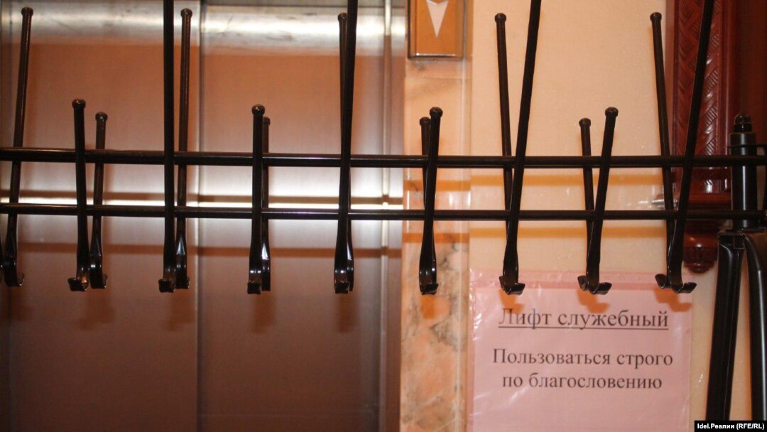 На территории монастыря