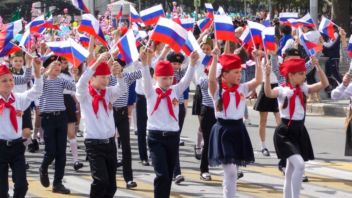 Детское севастополь. 19 Мая Севастополь. Дети парад Севастополь. Крым патриотизм. Русский парад в Крыму.