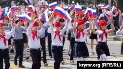 Севастопольские школьники на параде, май 2019 года