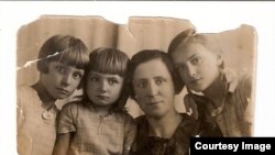Пауліна Вагнер з дочками Гілдою, Ізольдою і Фрідою