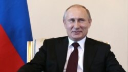 Президент России Владимир Путин во время встречи c президентом Кыргызстана Алмазбеком Атамбаевым в Константиновском дворце. Санкт-Петербург, 16 марта 2015 года.