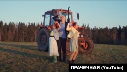 Кадр з кліпа «Плачу на техно — белорусская версия»