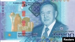 Qazaxıstan prezidentin "portreti" tədavülə yenicə buraxılıb