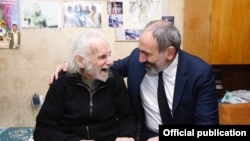 Ерванд Манарян (слева) и Никол Пашинян, Ереван, 20 октября 2018 г. 
