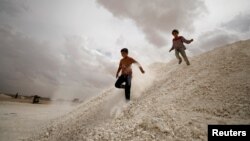 Syrian children who fled Raqqa play inside a camp in Ain Issa. (file photo)