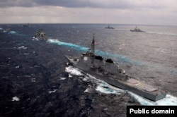 Эскадра морских сил самообороны Японии на учениях в Тихом океане