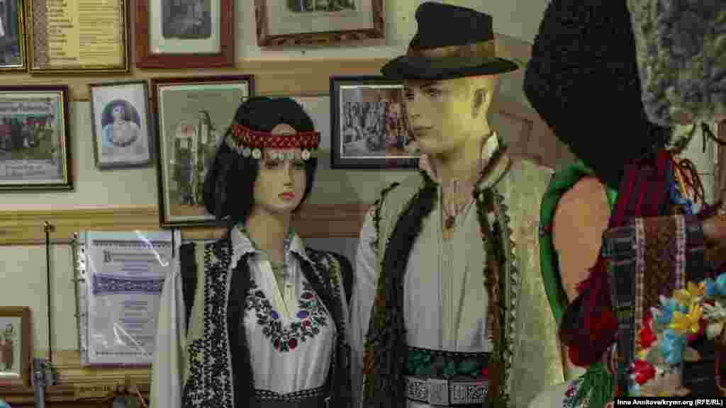 Традиционное одеяние молодых людей Буковины
