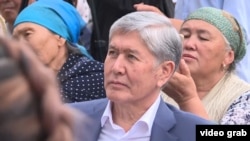 Бывший президент Кыргызстана Алмазбек Атамбаев на митинге его сторонников. Бишкек, 3 июля 2019 года.