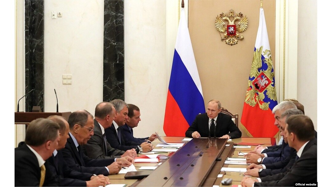 Președintele Rusiei, Vladimir Putin, conduce ședința Consiliului de securitate rus,