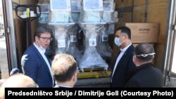 Predsednik Srbije Aleksandar Vučić dostavlja medicinsku opremu i respiratore Novom Pazaru, 6. april 2020.