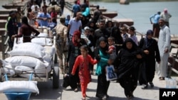 Displaced Sunni Iraqis, who fled the violence in the Iraqi city of Ramadi, arrive at the outskirts of Baghdad in April.