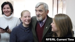 Historian and activist Yury Dmitriyev appears in the Petrazavodsk court with his foster daughter in February 2018.