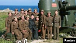 Ким Чен Ын и ракетчики 