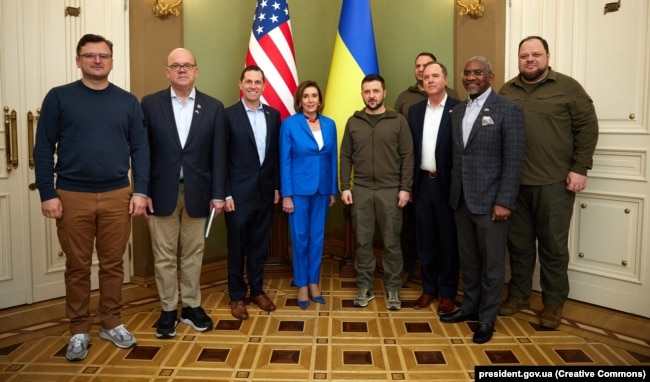 Takimi i delegacionit amerikan me zyrtarët ukrainas në Kiev më 1 maj 2022.