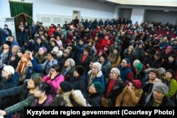 Многодетные, пришедшие на встречу в акимат. Кызылорда, 9 февраля 2019 года.