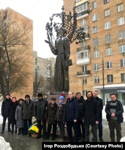 Українська громада міста Москви біля пам’ятника Лесі Українці в день її 150-річчя. 25 лютого 2021 року
