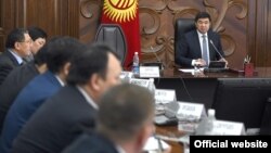 Совещание правительства во главе с премьер-министром Мухаммедкалыем Абылгазиевым.