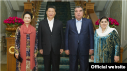 Азизамо Рахмонова во время приема в честь лидера КНР и его супруги