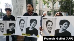 На акции в поддержку заключенной в Иране правозащитницы Насрин Сотуде. Париж, Франция, 13 июня 2020 года. 
