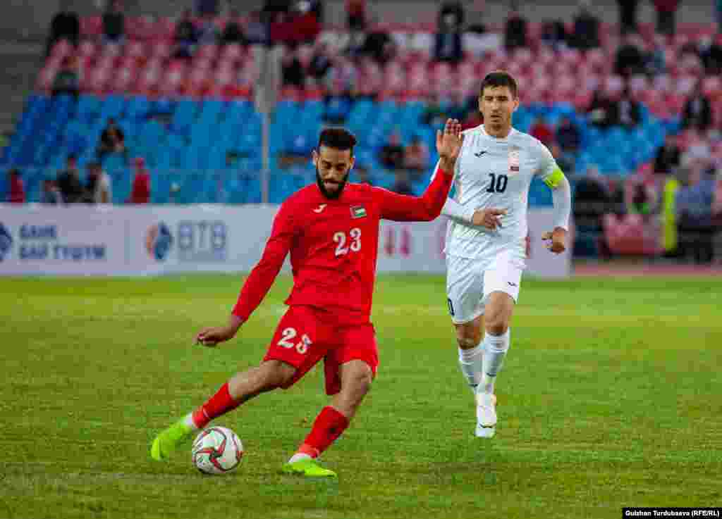 Кыргызстан и Палестина на уровне национальных сборных встречались пять раз: 2 ничьи, 2 победы сборной Кыргызстана, одна - палестинской команды.