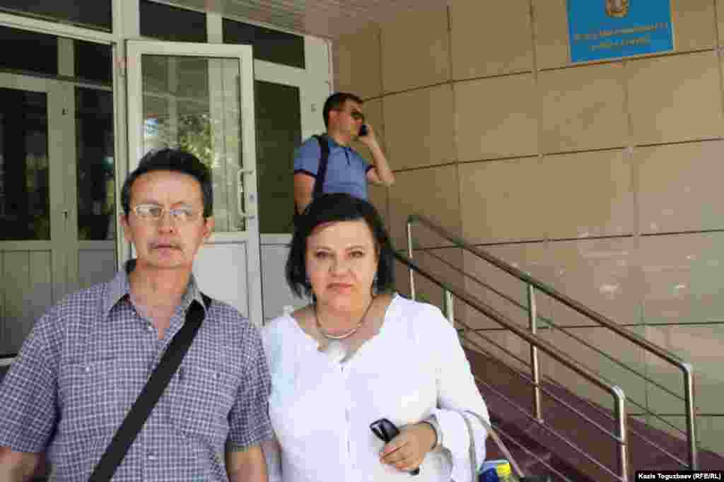 26 маусым күні Алматының Медеу аудандық соты оппозициялық белсенді Марат Жанұзақовтың қаржы полициясы департаментінің тергеушісі Руслан Мировтың мамырдың 7-сі күні шығарған «қылмыстық жолмен алынған ақшаны заңдастыру» туралы айыптау қаулысына қарсы түсірген шағымын қанағаттандырмай тастады. Жанұзақов биыл 30 сәуірде Медеу ауданы прокуроры Мадияр Басшыбаевтың шығарған дәл осындай айыптау қаулысына да қарсы шағым берген. Сот оны да орындамады.
