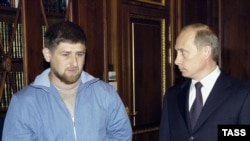 Рамзан Кадыров и Владимир Путин в день убийства Ахмата Кадырова 9 мая 2004 года