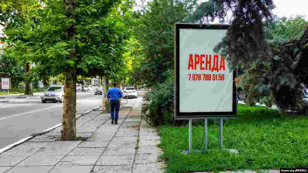 Ситилайт на улице Севастопольской в Симферополе. Уже долгое время здесь никто не размещает рекламу
