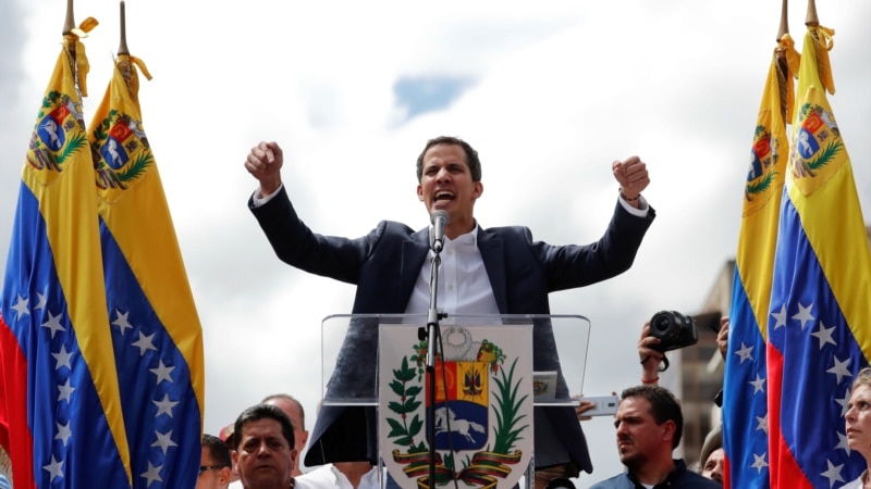 Венесуэлада оппозиция җитәкчесе үзен президент дип игълан итте