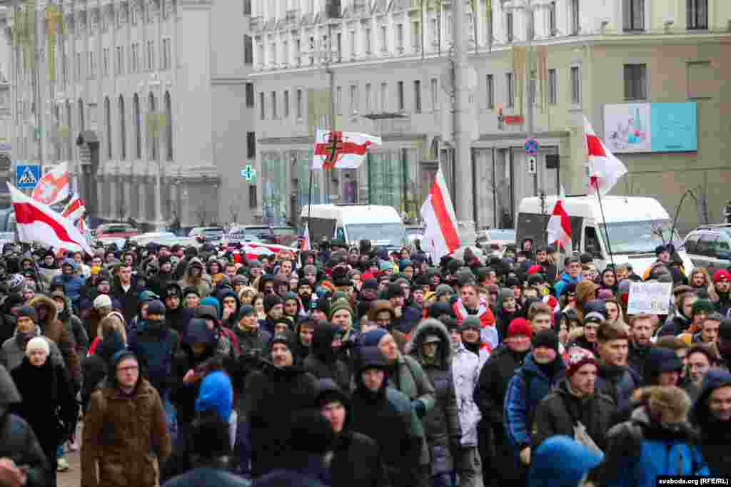 &laquo;Решать судьбу белорусского народа за его спиной &ndash; это преступление&raquo;, &ndash; заявил на митинге в Минске политик Сергей Высоцкий.&nbsp;