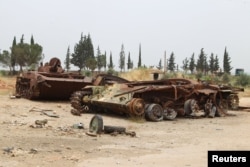 Танки российского производства армии Башара Асада, уничтоженные повстанцами в провинции Идлиб