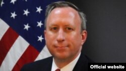 Посол США в Казахстане Джордж Крол.