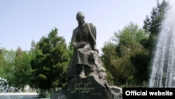 A statue of Turkmen poet Magtymguly Pyragy in Ashgabat