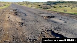 Yol. Foto illüstrasiya