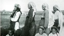 Tătăroaice din Dobrogea, Sursa: Eugène Pittard, La Roumanie: Valachie, Moldavie, Dobroudja, Paris, 1917