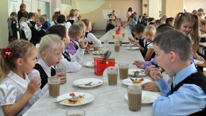 В учебных заведениях Симферополя детей кормили просроченными продуктами – прокуратура Крыма