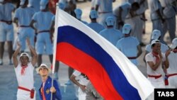 Сборная России, наконец-то, вышла на третье место в неофициальном командном зачете, хотя уже без участия знаменосца Андрея Кириленко