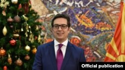 Честитка од претседателот на Северна Македонија, Стево Пендаровски за новогодишните празници.