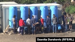 Migranti u Privremenom prihvatnom kampu Vučjak, nadomak Bihaća na zapadu BiH