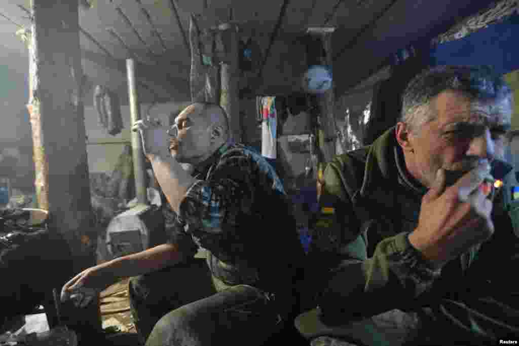 Ukrainian servicemen rest at their position on the front line near the government-held town of Avdiyivka. (Reuters/Oleksandr Klymenko)