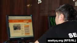 В интернет-клубе в Алматы. Иллюстративное фото. 2 мая 2012 года.