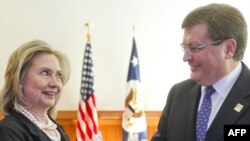 U.S. Secretary of State Hillary Clinton greets her Ukrainian counterpart, Kostiantyn Hryshchenko at a meeting in Berlin in April. (file photo)