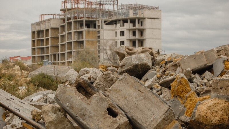 Севастополь: подросток погиб из-за обрушения бетонной плиты на стройке