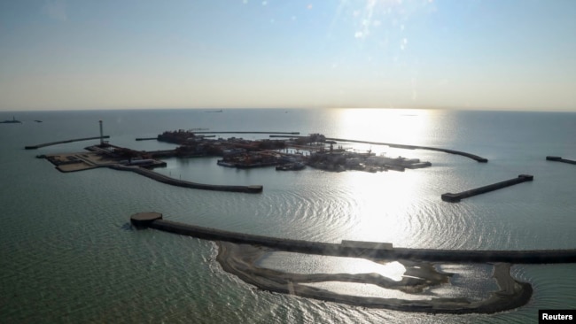 Azerbaijan and Turkmenistan disputed three fields in the middle of the Caspian Sea. (file photo)