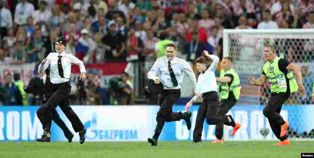 Four people dressed in police uniforms stormed the pitch during the second half of the match at Moscow&#39;s Luzhniki Stadium.&nbsp;