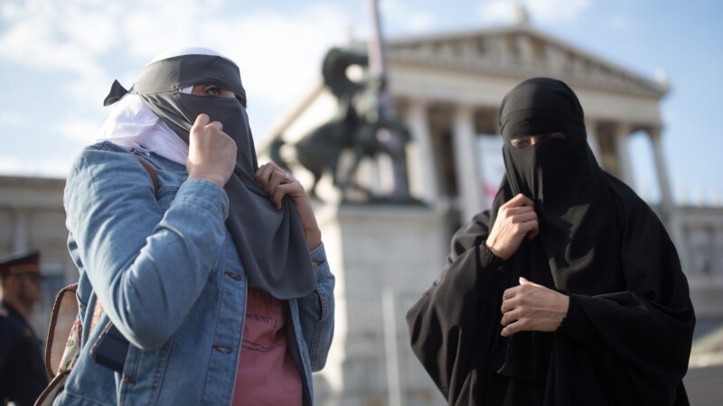 В Нидерландах с 1 августа запретили носить бурку и никаб 