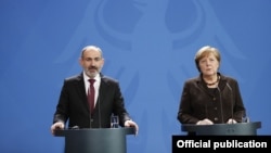 Премьер-министр Армении Никол Пашинян и канцлер Германии Ангела Меркель, Берлин, 13 февраля 2020 г. 