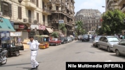 Египет -- Жол полициячысы көчөдө. Каир, 19-август, 2013.