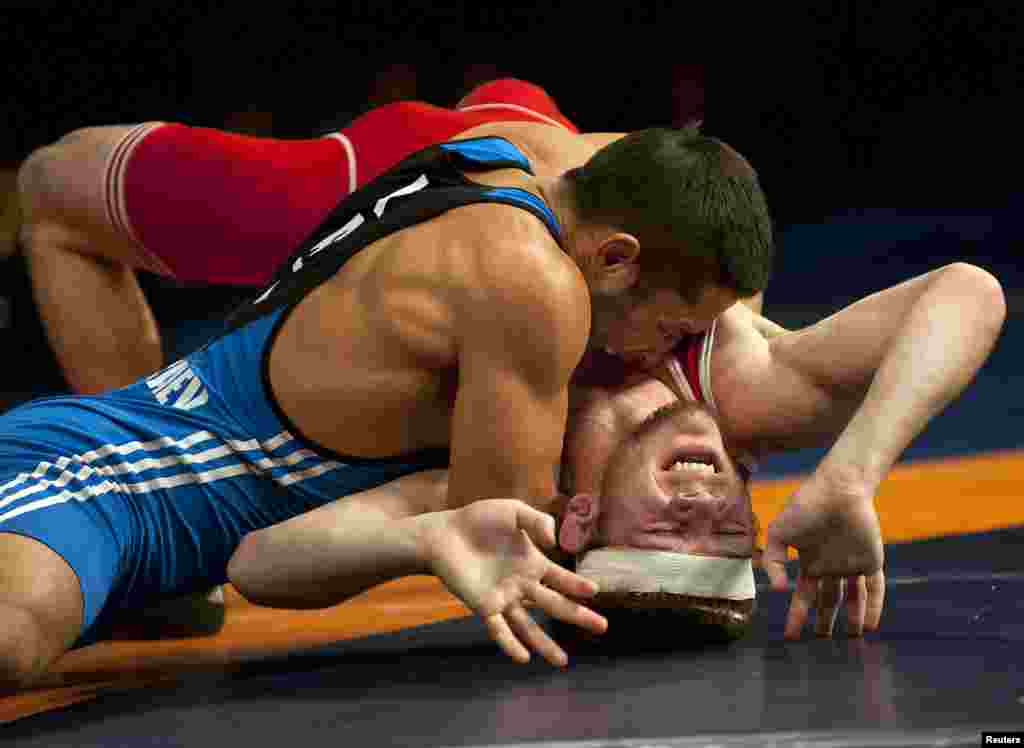 Soslan Daurov of Belarus attempts to get out of a pin by Almat Kebispayev of Kazakhstan during a medal round of the second night of the World Wresting Championships in Las Vegas. (USA TODAY/Stephen R. Sylvanie)