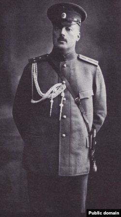 Владимир Дмитриевич Набоков в форме поручика Русской Императорской Армии. 9 января 1914