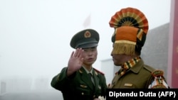 Soldați la granița dintre India și China